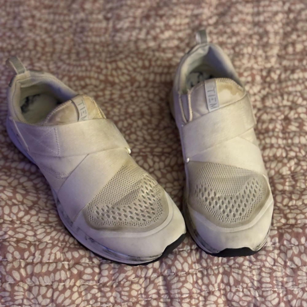 Gently worn women’s spin sneakers with cleats